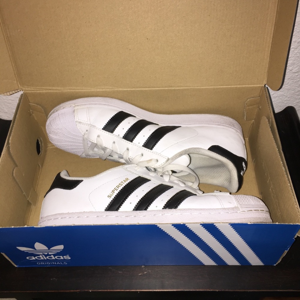 Adidas superstars Kids: 7 Women’s: 8.5